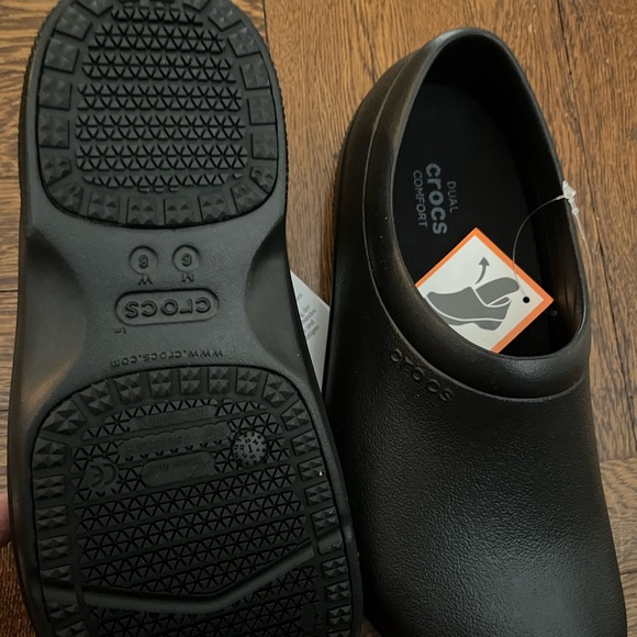 Brand new CROCS Wonen’s Black ‘On The Clock Work Slipon’ Relaxed Fit NEW - Picture 4 of 5